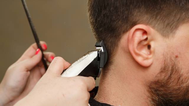 Ove brijačnice savjetuju kako se ošišati ili obrijati kod kuće