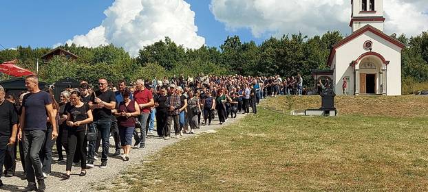 FOTO TUGA U KOTOR VAROŠU Pokopali Draganu (34) koja je poginula u buktinji kod Omiša