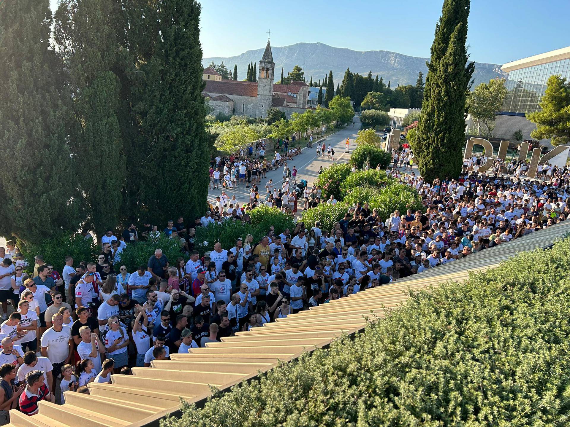 Rakitića je dočekalo 5000 ljudi! Pogledajte nevjerojatne scene