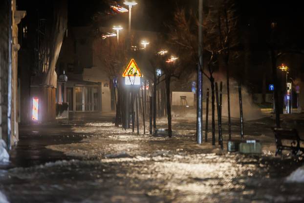 Kaštela: Olujno jugo i plima opet potopili Donja Kaštela