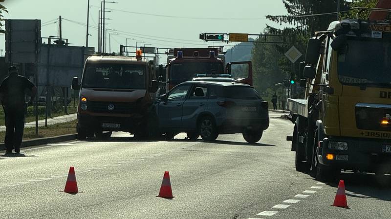 U Samoboru se sudarili kamion i automobil, više je ozlijeđenih