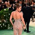 FOTO Sve joj dobro stoji! Ovako je Jennifer Lopez (56) isfurala sako bez grudnjaka, tangice...
