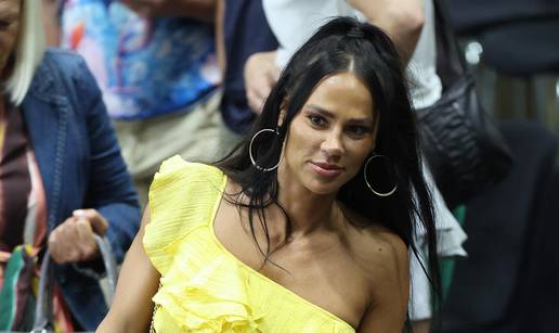 FOTO Zanosna crnka osvojila je splitsku publiku. Svi su gledali u njezinu žutu haljinu i trbušnjake