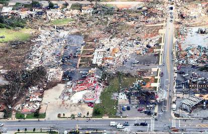 Tornada poharala jug SAD-a: Poginulo je najmanje 272 ljudi