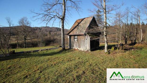 FOTO Netko prodaje drvenu kućicu kod Delnica! Pogledajte iznutra ovih 32m2. Ovo je cijena