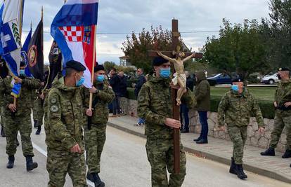 Kolona sjećanja i u Škabrnji: 'Bojim se da ću umrijeti, a neću dočekati pravdu. To me boli'