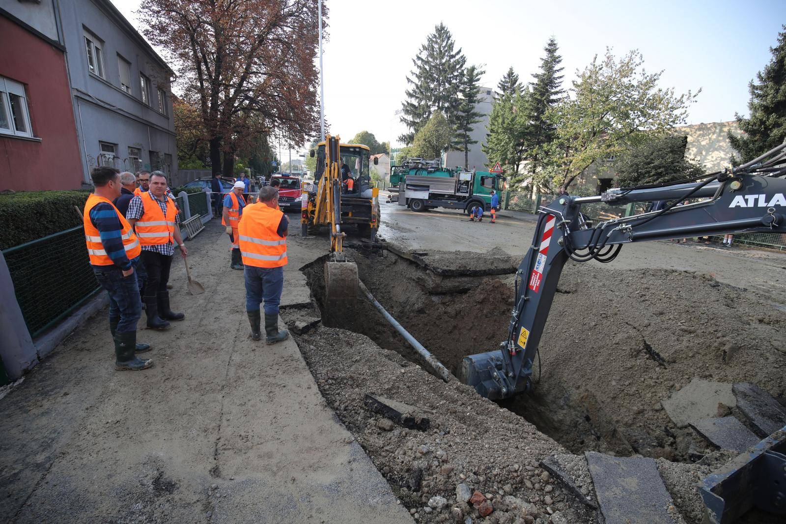 Zagreb: Zbog puknute cijevi u Selskoj poplavljen dio gradske četvrti trešnjevka sjever