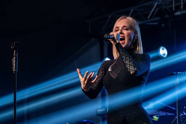 Žminj: Koncert Jelene Rozge za Valentinovo 