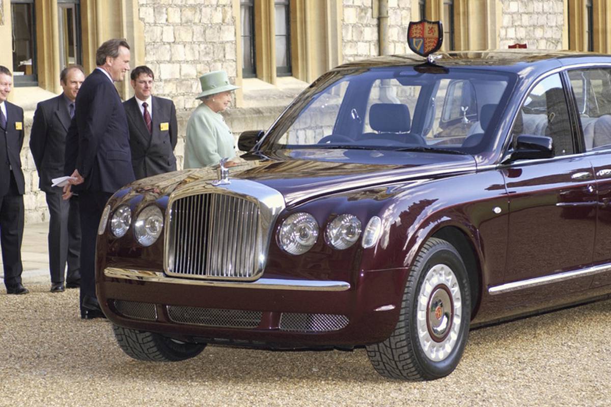 Luksuzni auto kraljice Elizabete stavili na prodaju, Bentleyjeva kilometraža nasmijala kupce...