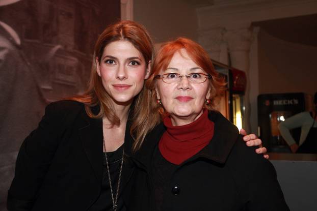 Glumica Jelena Per?in danas slavi 44. ro?endan 