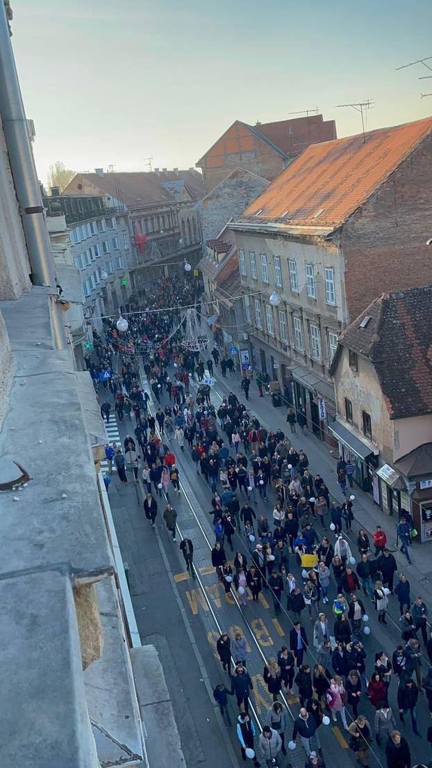FOTOGALERIJA Ovo su snimke sa velikog prosvjeda protiv Covid mjera u središtu Zagreba...