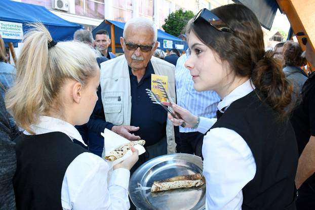 Sisak: Učenici se natjecali u pripremi palačinki i izradi koktela na 5. Palačinka kupu