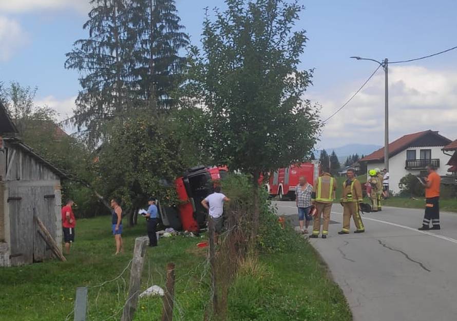 'Zaljuljalo se meso na kukama i zanijelo me': Kamion pun mesa prevrnuo se kod Karlovca