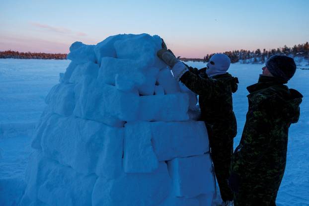 Canadian troops conduct arctic operations