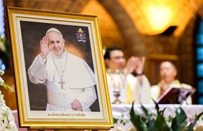 Novi detalji: Papa Franjo je preminuo od moždanog udara?