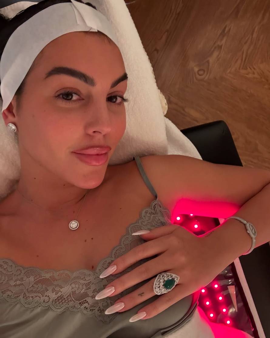 Prvo znoj u teretani, pa glamur! Ronaldova Georgina pohvalila se skupocjenim prstenom...