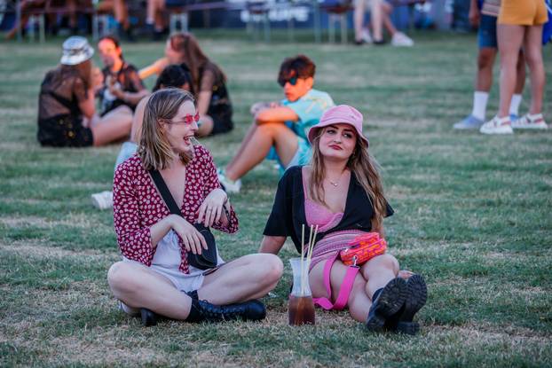 Split: Partijaneri stigli u Park Mladeži gdje će se održati prva večer Ultre