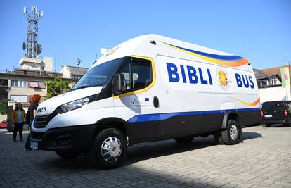 Bjelovar dobio novi bibliobus: U njega stane dvije tisuće knjiga, a obilazit će grad i okolicu