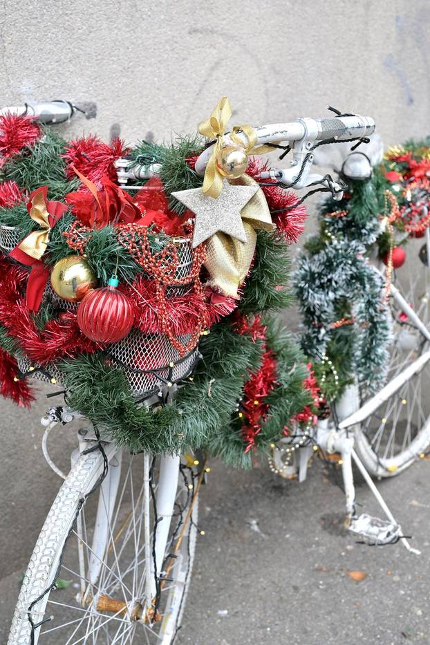 24SATA Zagreb: Stan ukrašen blagdanskim dekoracijama