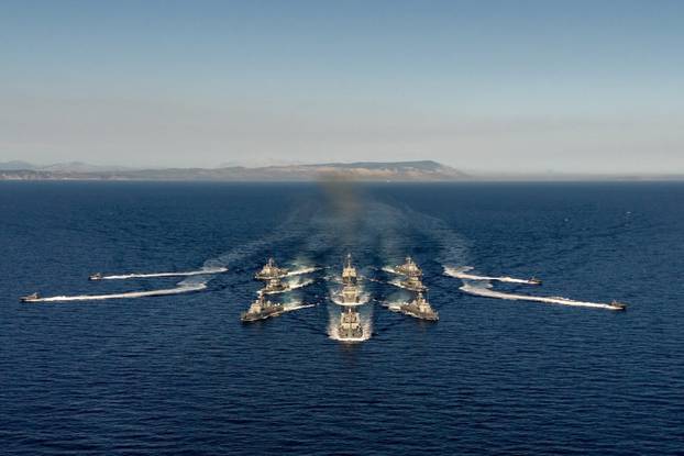 Split: Pogled iz zraka na Hrvatsku ratnu mornaricu koja izvodi vježbu za vojni Mimohod 2025. 