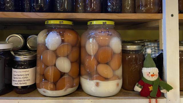 Nekada su domaćice sirova jaja čuvale u staklenkama čak do dvije godine - u vapnenoj vodi