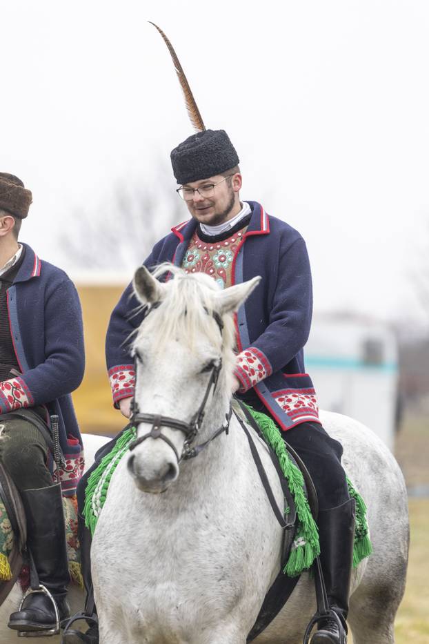Đakovački bušari – pokladno jahanje u Širokom Polju