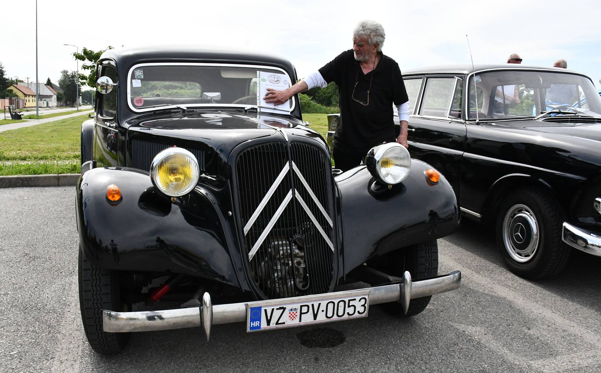 Oldtajmeraši se okupili u Brodu i dovezli svoje limene ljubimce