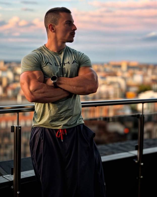 Ideš, kakva prsa imaju srpski fitness influenceri! Od njihovih 'fotki' ženama zastaje dah...