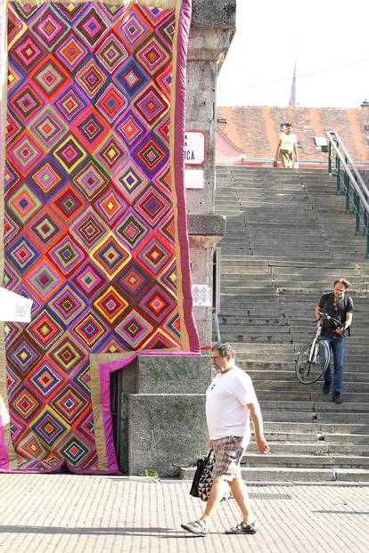 FOTO Obješena Ponjava: Evo što se nalazi kod stepenica na Dolcu