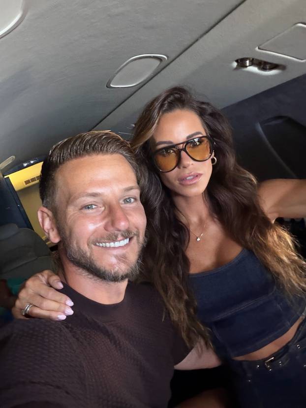 FOTO Rakitić i obitelj sletjeli u Sevillu! 'Vraćat ćemo se u Split'