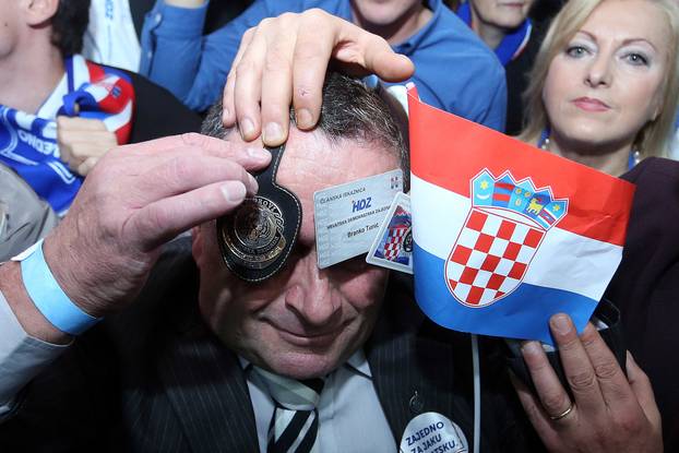 08.11.2015. Zagreb: Slavlje u stožeru Domoljubne koalicije nakon prvih izbornih rezultata