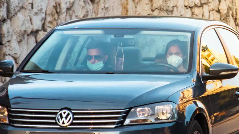 Kako se sigurno voziti u autu u doba korone - maske slabo štite