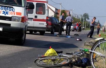 Starac neoprezno prelazio cestu biciklom i poginuo