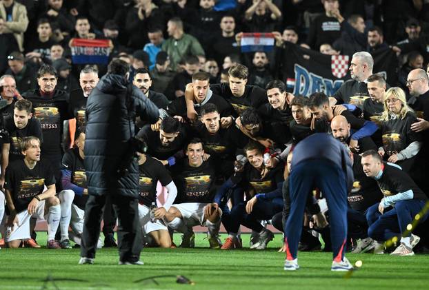 Slavlje nogometaša Hrvatske nakon pobjede nad Farskim otocima i plasmana na Svjetsko prvenstvo