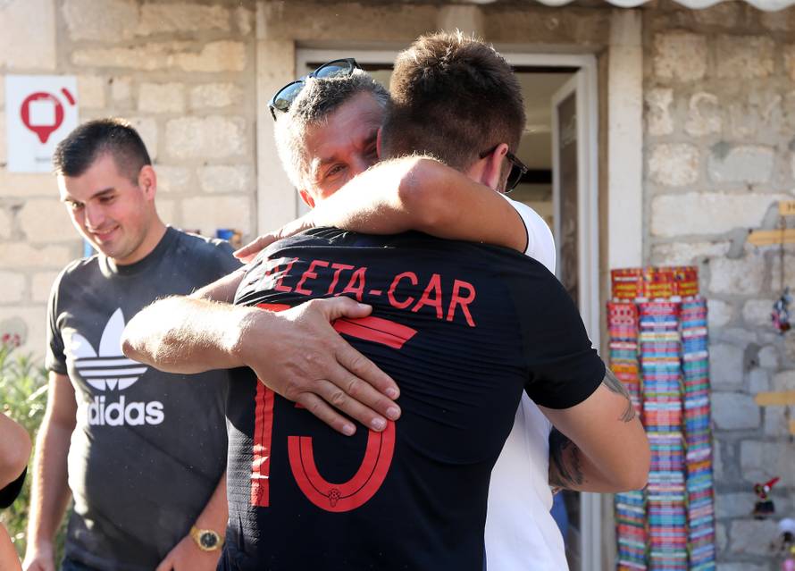 Duje došao na prijem u pratnji svoje vatrene djevojke Adriane