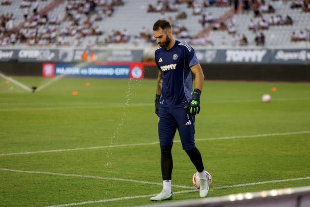 Split: Zagrijavanje igrača uoči susreta Hajduka i Dinamo Cityja u trećem pretkolu za ulazak u Konferencijsku ligu