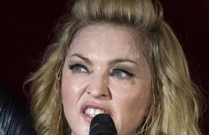 U tom je tajna: Madonna se ne odvaja od stroja protiv starenja