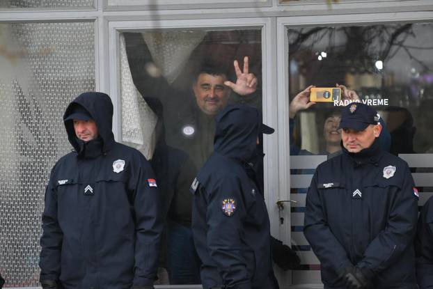 Na većini birališta tijekom lokalnih izbora u Srbiji došlo do incidenata i prosvjeda, intervenirala i policija