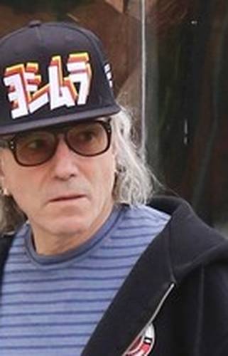 *PREMIUM-EXCLUSIVE* Reclusive star Daniel Day-Lewis is seen for the FIRST time in almost 4 years with his wife Rebecca Miller as he looked almost unrecognizable with long gray hair!