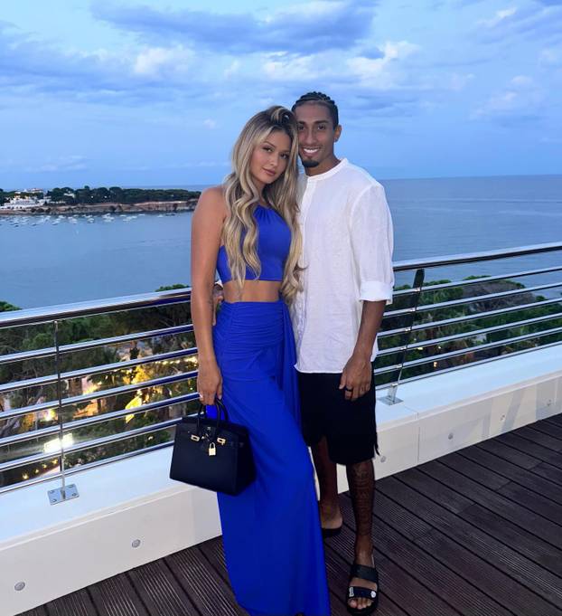 FOTO Igrač Barcelone osam je godina bio 'samo prijatelj' pa ipak osvojio atraktivnu plavušu