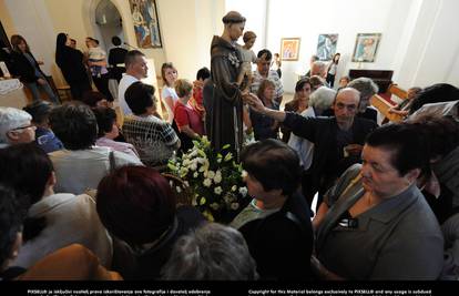 Kninjani slave sv. Antu i Dan Grada, tisuće ljudi u procesiji