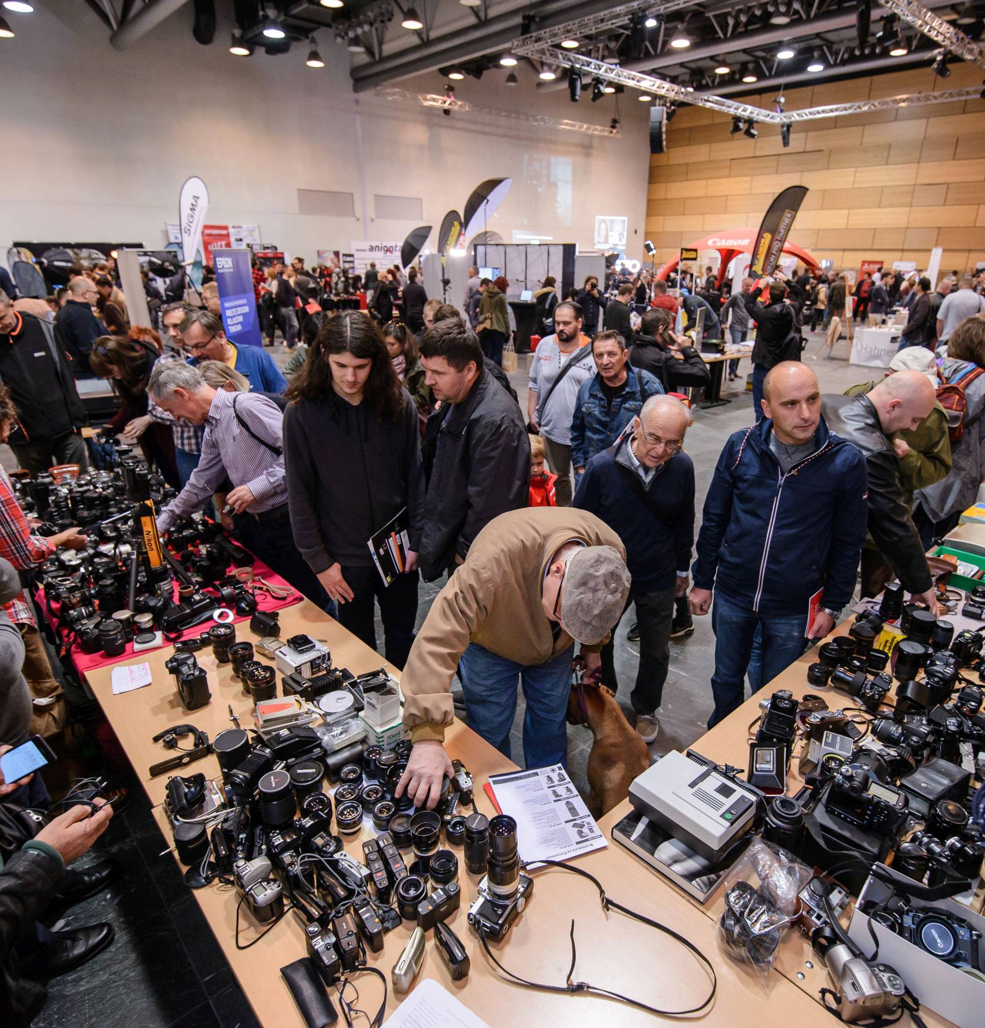 Na Fotosajmu vas čekaju novi fotoaparati, dronovi i gadgeti