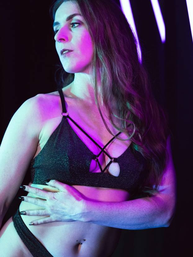 FOTO Ona je najbolja irska pole dance plesačica: Pogledajte što sve može sa svojim tijelom...