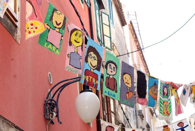 Šibenik: Šarene zastavice najavljuju po?etak 65. Me?unarodnog dje?jeg festivala