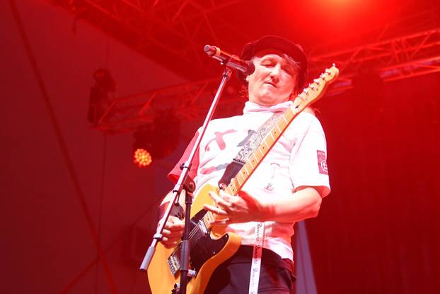 Bjelovar: Plavi orkestar napravio neviđeni delirij među obožavateljima na Terezijani