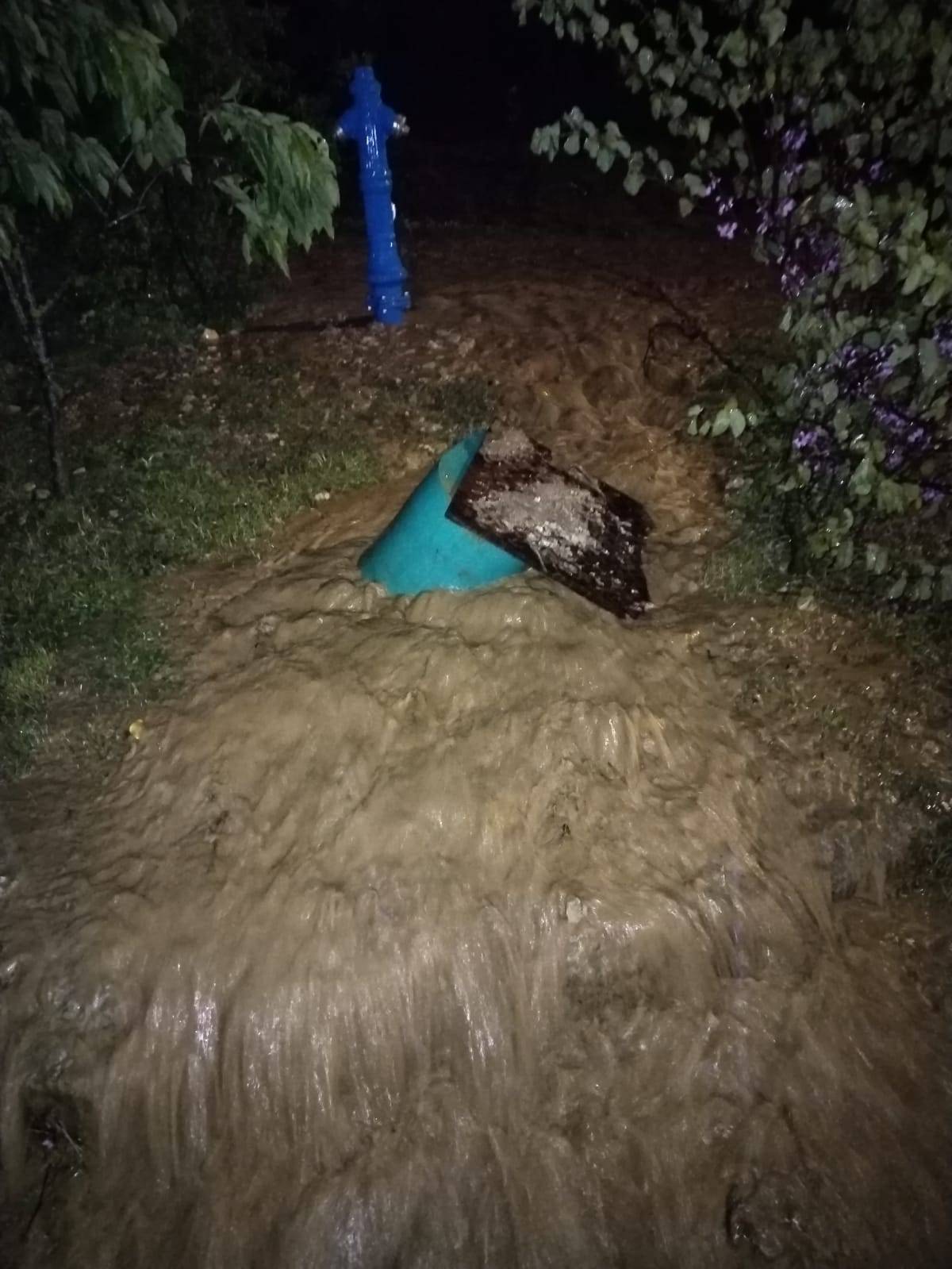 VIDEO Jaka tuča i nevrijeme u središnjoj Hrvatskoj: 'Padalo je desetak minuta, vrt je uništen'