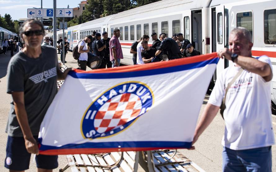 Split: Navijači Hajduka Bilim vlakom kreću prema Zagrebu na utakmicu Superkupa