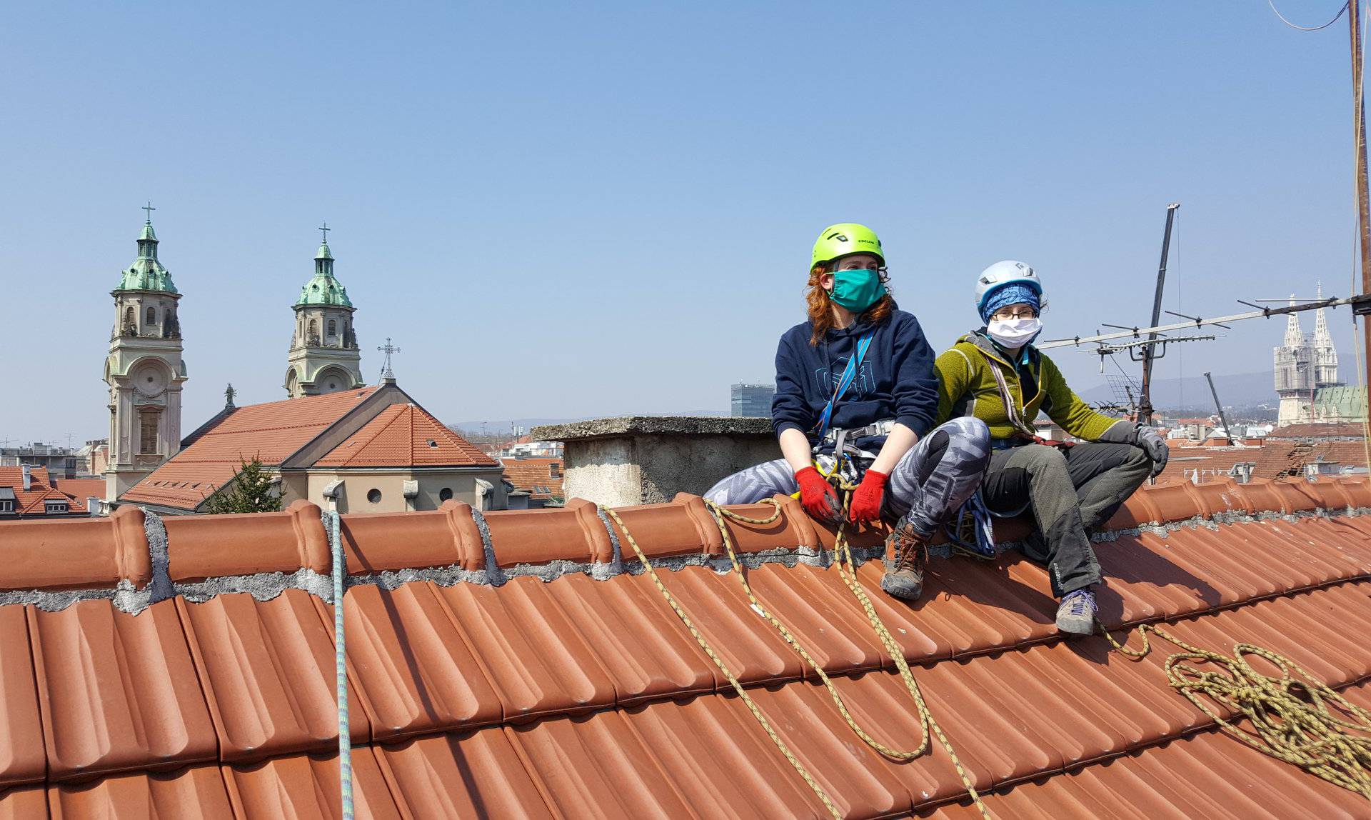 Dame sa zagrebačkih krovova: One skidaju divovske dimnjake