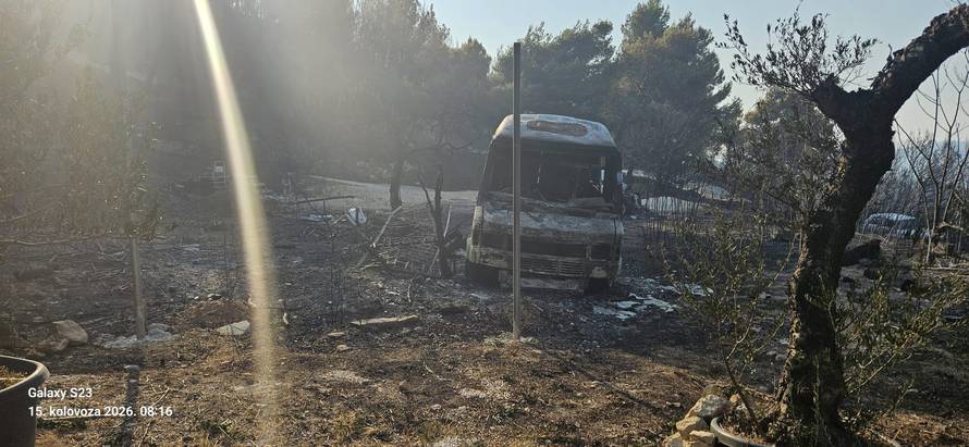 DRAMATIČNI PRIZORI Od kuća i apartmana ostalo tek zgarište! Požar kraj Omiša gutao sve