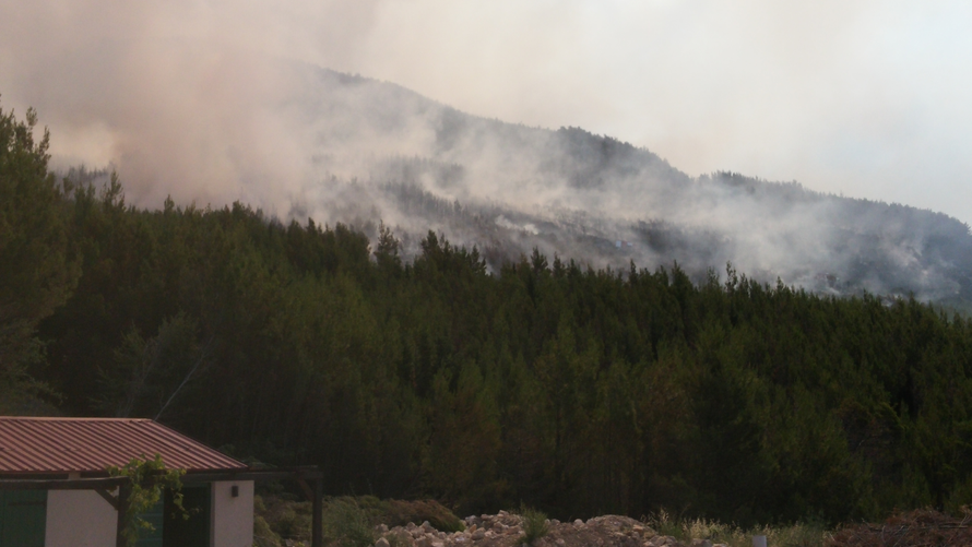 Kanader pomaže u gašenju, u Makarsku stiže i 150 vojnika